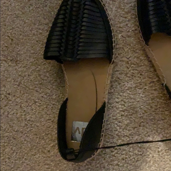 Cute shoes! - Picture 3 of 4